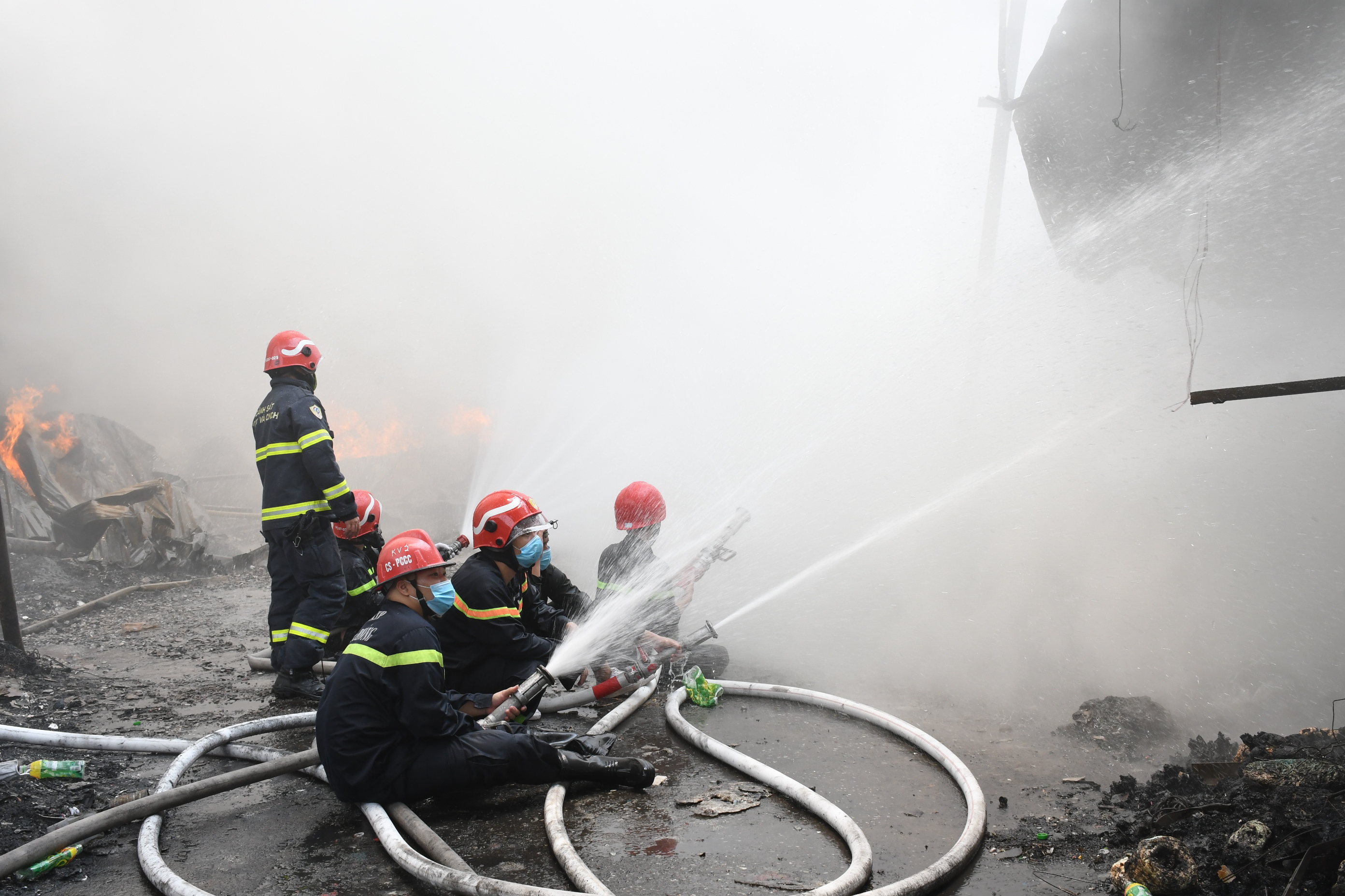 Khống chế đám cháy phế liệu tại Trần Tất Văn (Kiến An) khoảng 600m2